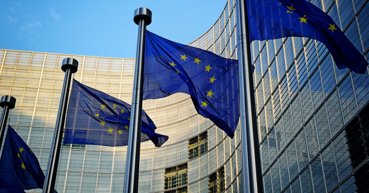 Około 4500 wełnianych szalików w centrum irlandzkich planów dyplomatycznych wobec Europy